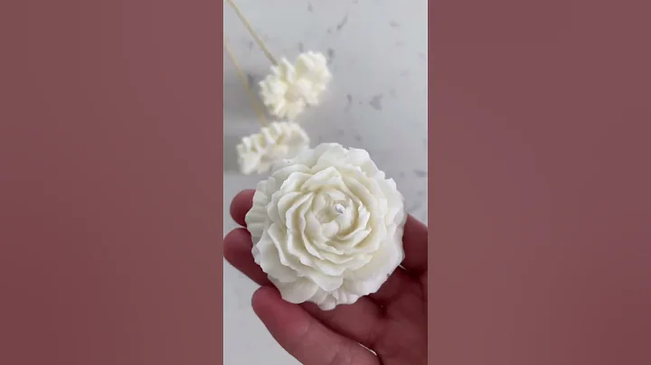 So fun making these mini floral candle bouquets #candlemaking