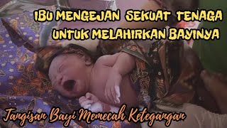 Ibu Mengejan Dengan Sangat Kuat Untuk Melahirkan Anaknya Persalinan Normal Di Bidan