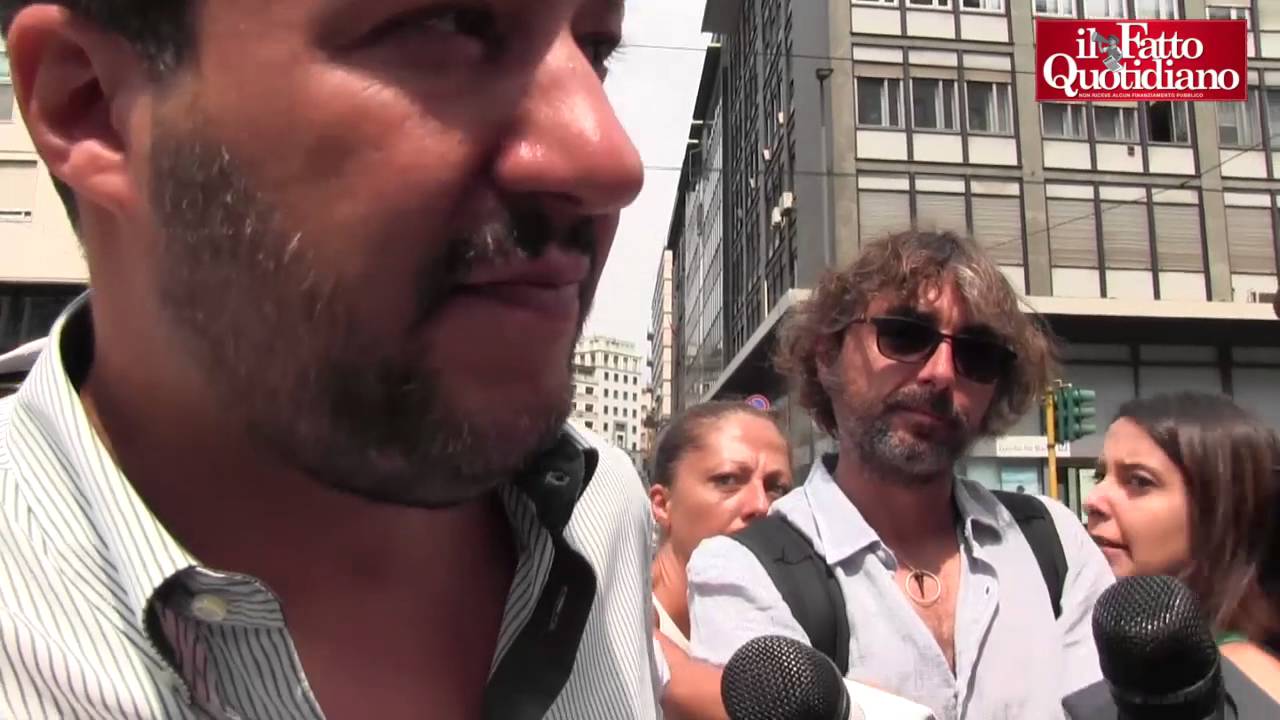 Turchia, il crociato Salvini 'assalta' il consolato di Milano al grido di 