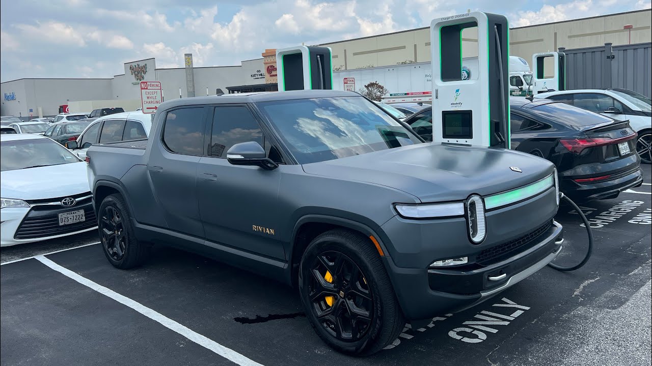 Rivian R1T Recharging at 150kw station - YouTube