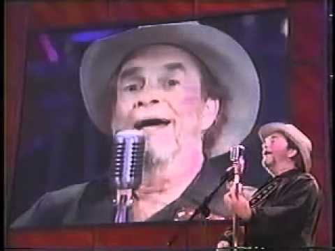 Video: Merle Haggard Nettowaarde: Wiki, Getrouwd, Familie, Bruiloft, Salaris, Broers en zussen