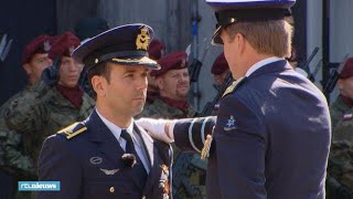 Apache-piloot Roy de Ruiter ontvangt Willems-Orde - RTL NIEUWS Apache-piloot Roy de Ruiter ontvangt Willems-Orde - RTL NIEUWS