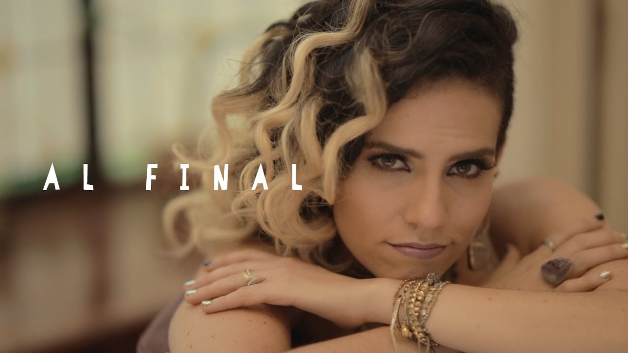 Guarda María Bernal - Al Final (Video Oficial) su YouTube Guarda María Bernal - Al Final (Video Oficial) su YouTube