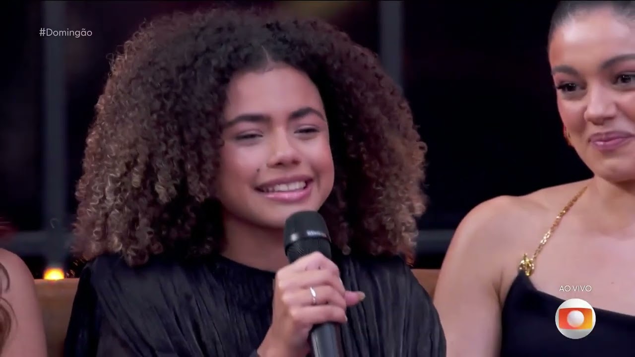 Alana Cabral se emociona com a homenagem dos pais | Domingão com Huck 19/10/2025