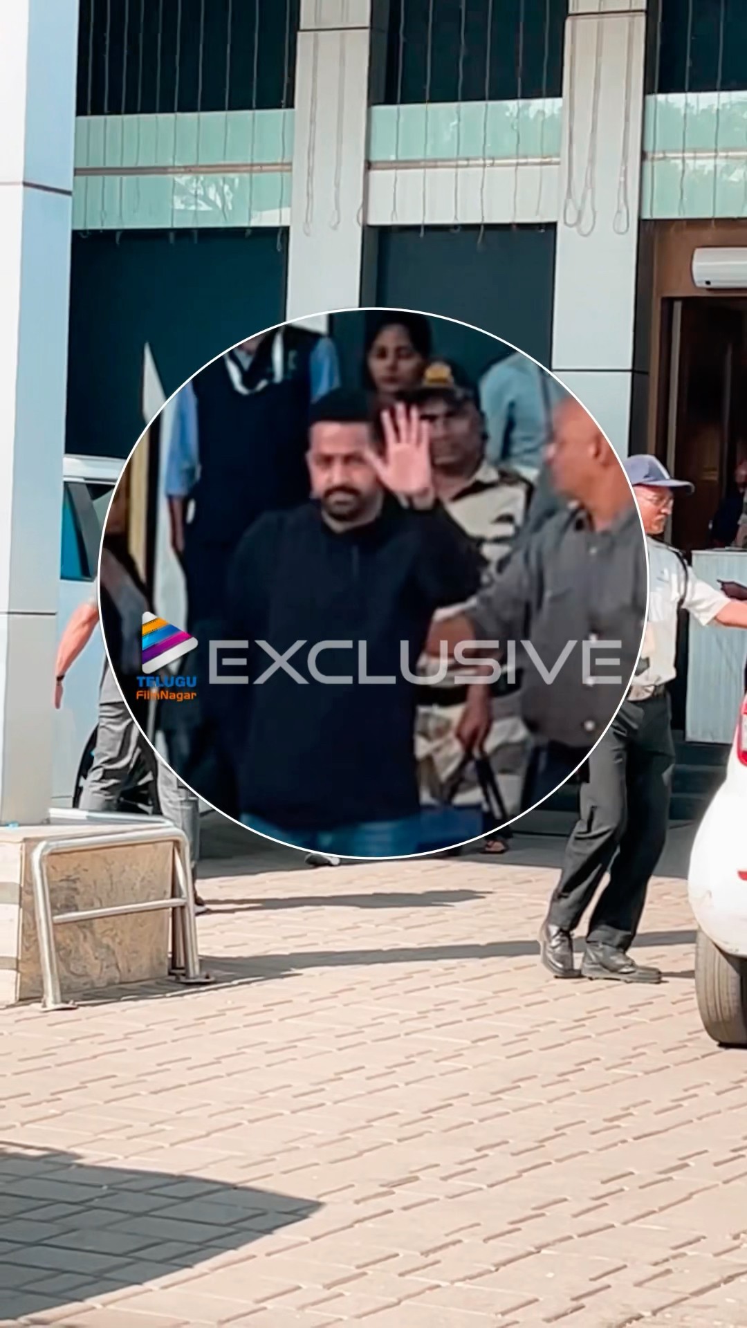 వార్ 2 షూట్ కోసం ముంబై చేరుకున్న టైగర్ NTR ?? | #JrNTR At Mumbai | #War2 | #Devara | #NTR | #Shorts