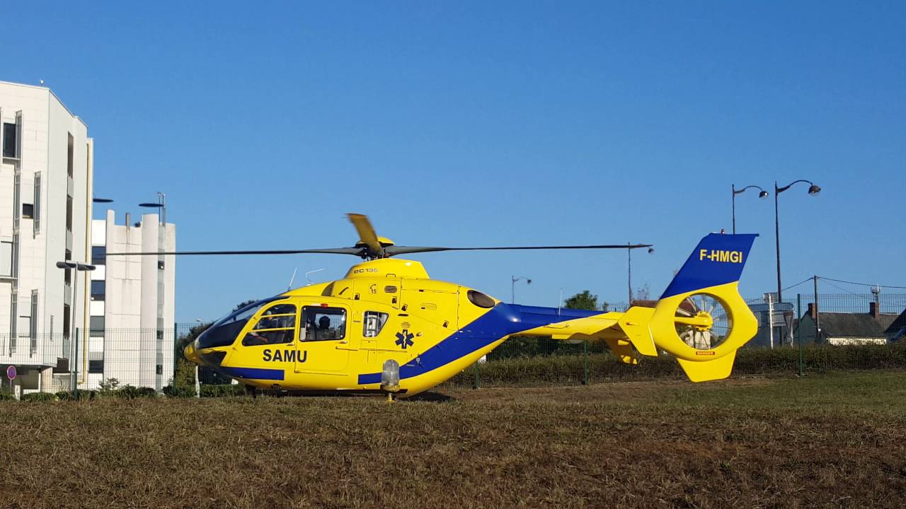 Décollage EC-135 T2+ F-HMGI SAMU 37 / DZ du Centre Hospitalier de Bourges