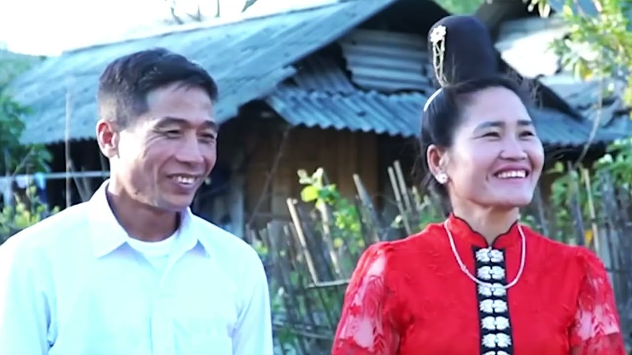 Lò Thích Hát Sào Tết Không Thấy Lò Thoan Lì Xì Cho, Chờ Mãi không Thấy Khiến Lò Thích Thất Vọng