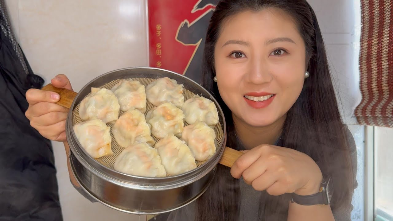 【寻尝姐妹】一口一个好过瘾！烟台30多年的海胆灌汤包老店，130元四屉尝尝味道咋样