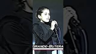 Ariana Grande à l&#39;âge de 8 ans chante l&#39;hymne national américain