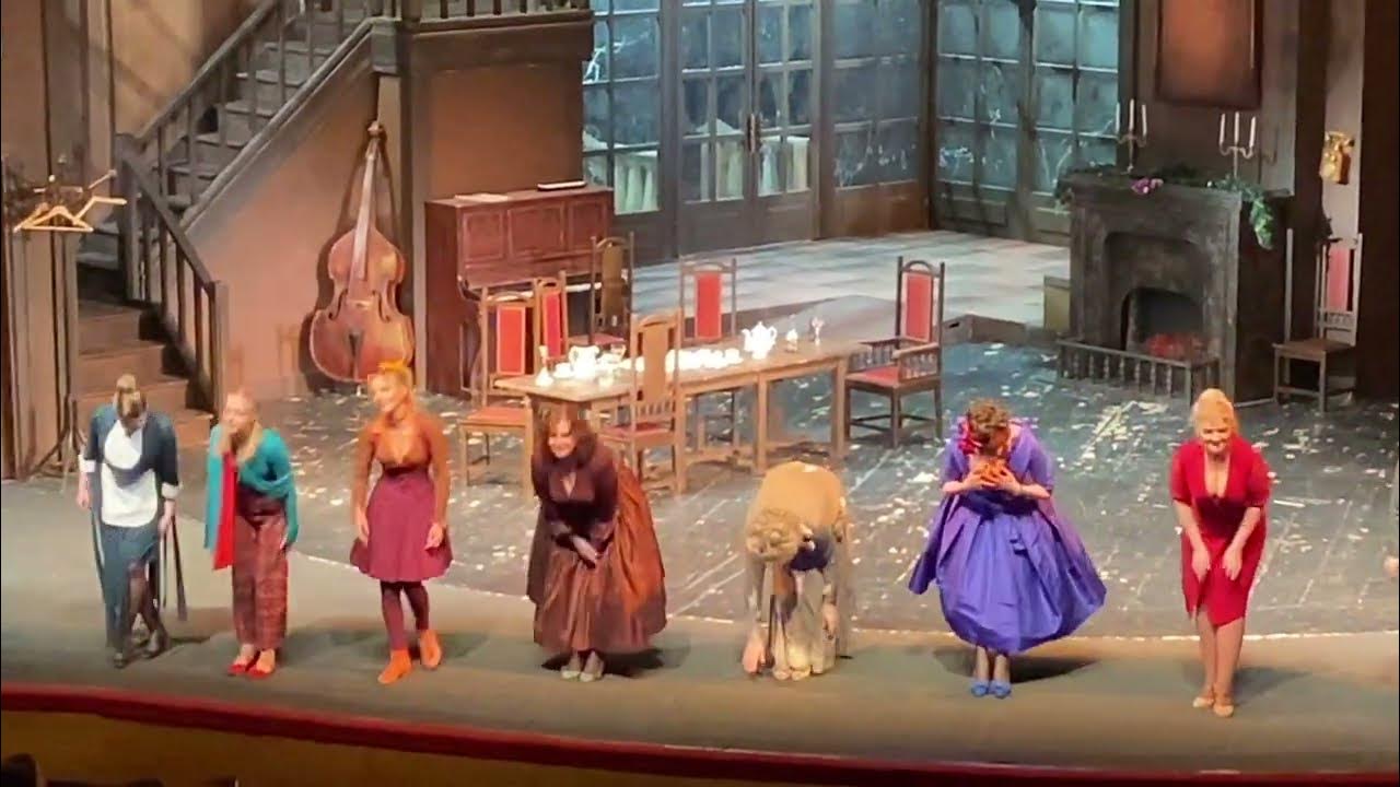 Идем в Малый театр - Сцена на Большой Ордынке "Восемь любящих женщин ...