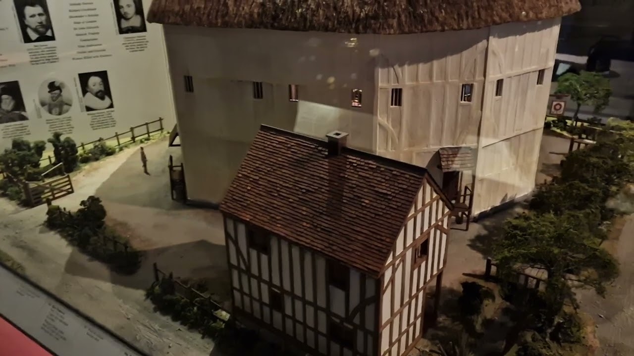 The Rose = Tudor era Theatre/Playhouse. An amazing model in The Museum of London. 18/11/2022.
