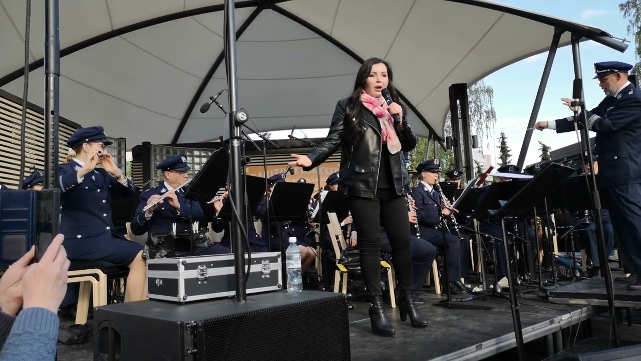 Diandra & Helsingin poliisisoittokunta - Hymni rakkaudelle