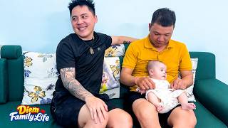 Baby Kim obediently allowed the stranger to hold her in his arms