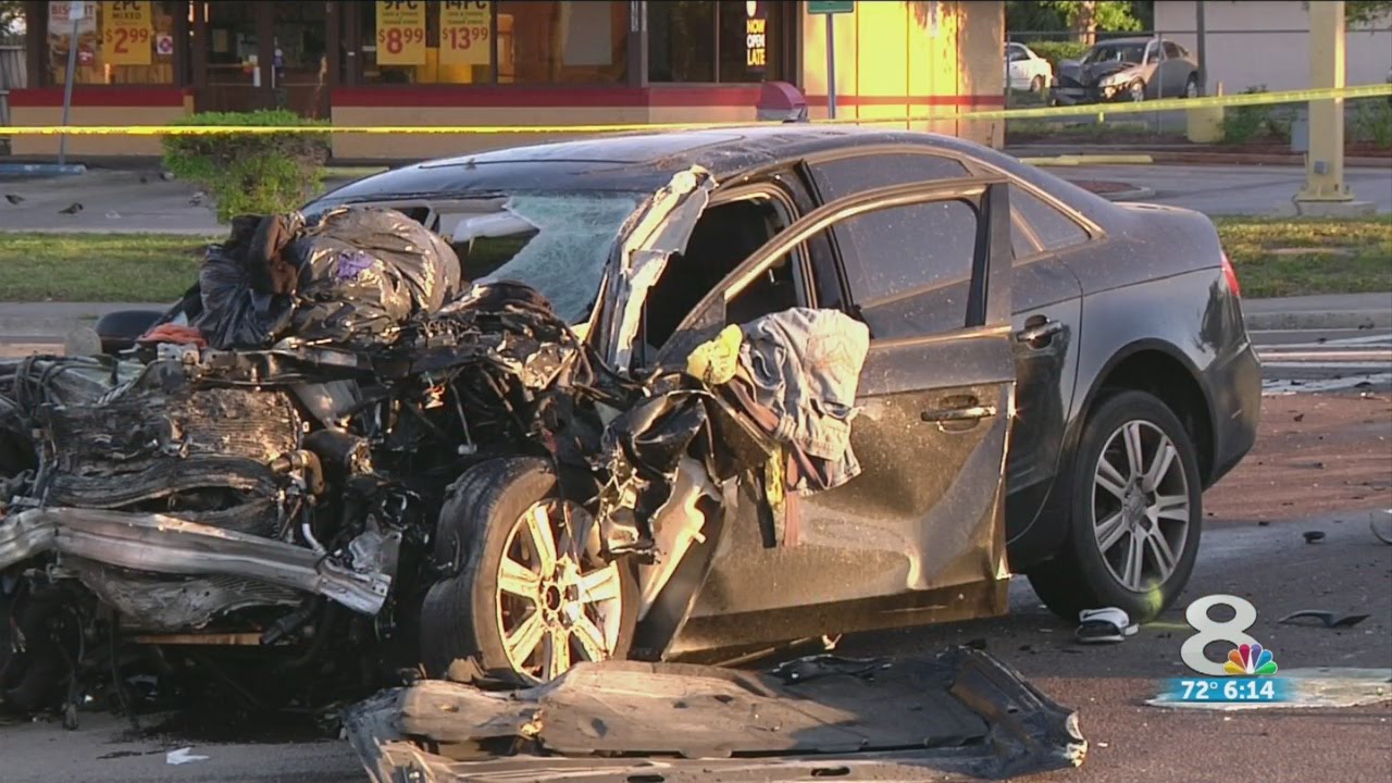 Good Samaritan rescues man from vehicle fire after fatal crash - YouTube