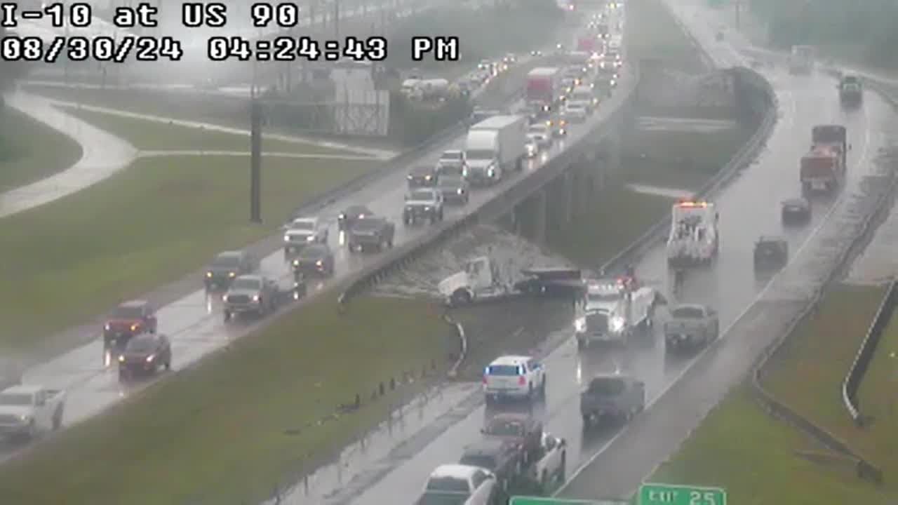 Crash blocks one lane on I-10 at U.S. 90 - YouTube