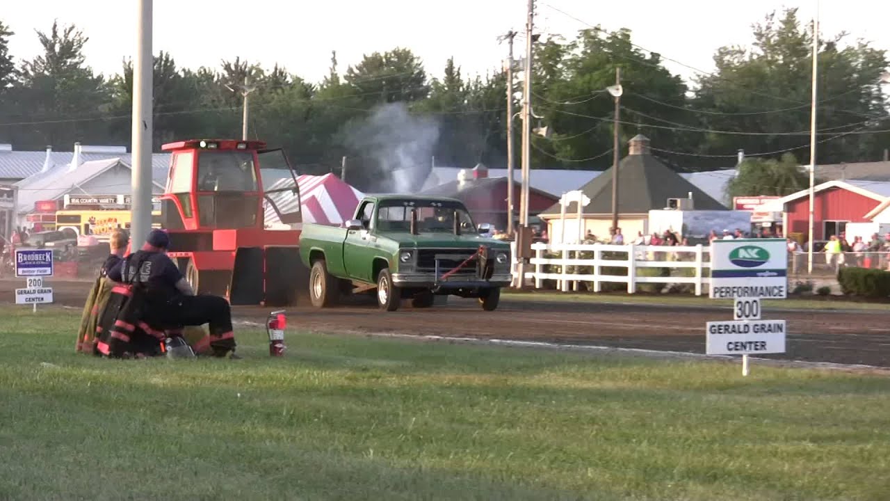 Henry County fair truck pull - YouTube