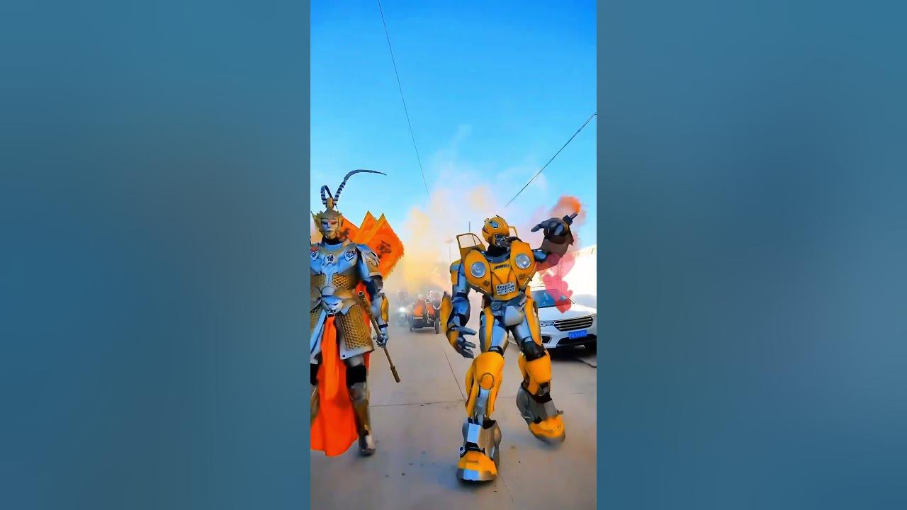 Cosplay Bumblebee and Wukong robots Transformers #mechabot #bumblebee