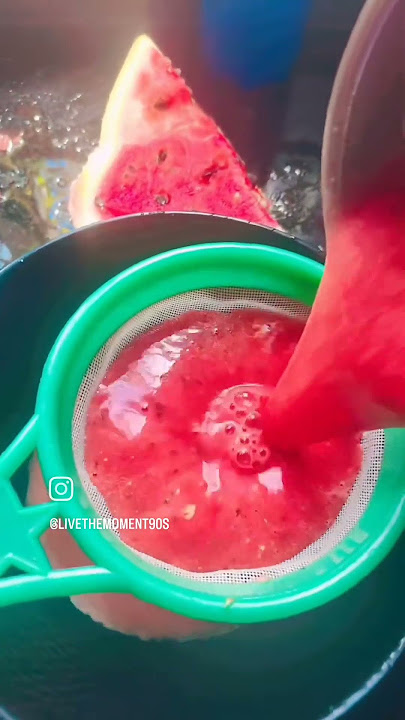 watermelon juicen (chia seeds)