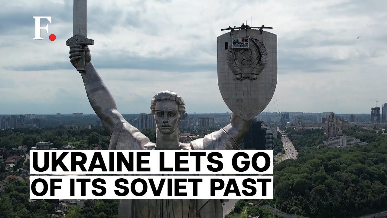 Ukraine Removes Soviet Hammer and Sickle From Kyiv Statue YouTube