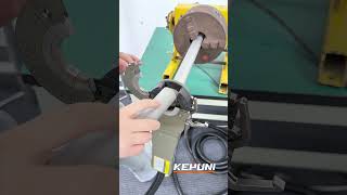 Enclosed pipeline welding equipment, capable of welding pipes of various diameters
