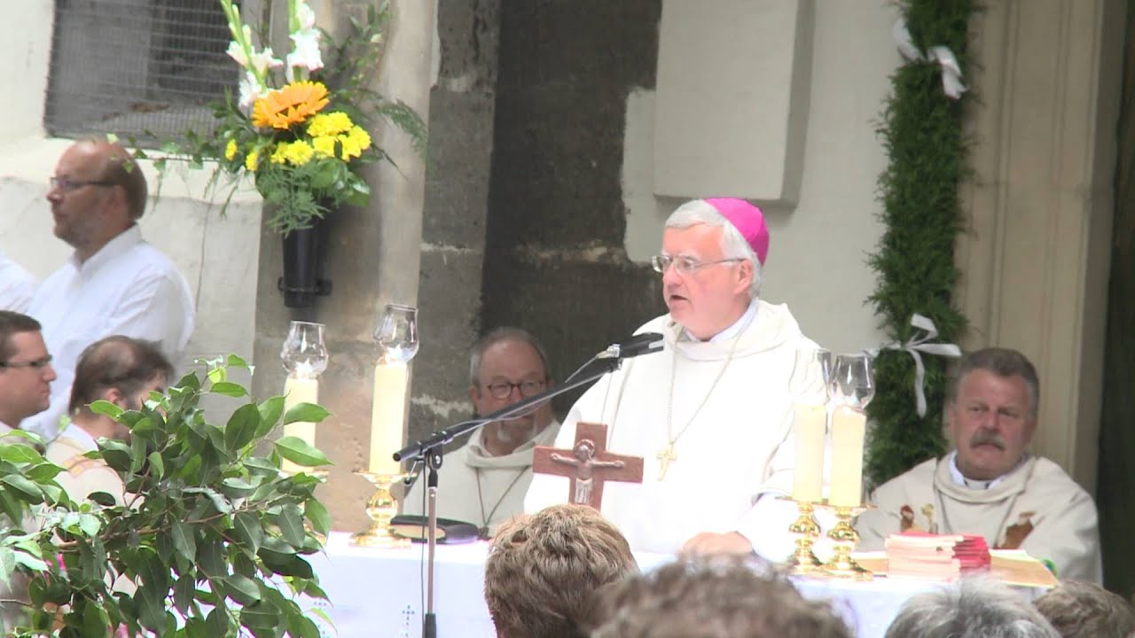 Tausende feiern Annentag