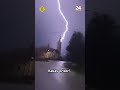 Nevjerojatna snimka udar munje u crkvu u brdovcu shorts