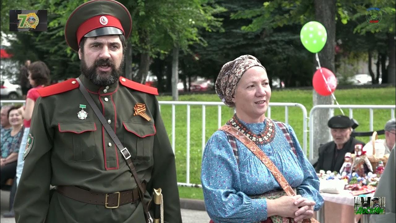 Песня не стой баба с косой. Девушка косит. Песня не стой баба с косой. Песня не стой баба с косой. Песня не стой баба с косой.