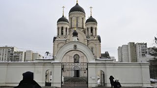 ⁣Funerali di Navalny: chiesa blindata, non si trova un carro funebre per trasportare la salma