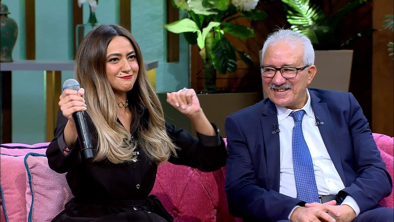 غنت مع أبوها بنت الجيران وفاجأتنا بصوتها الحلو.. هند عبد الحليم ووالدها الكابتن أحمد مع منى الشاذلي