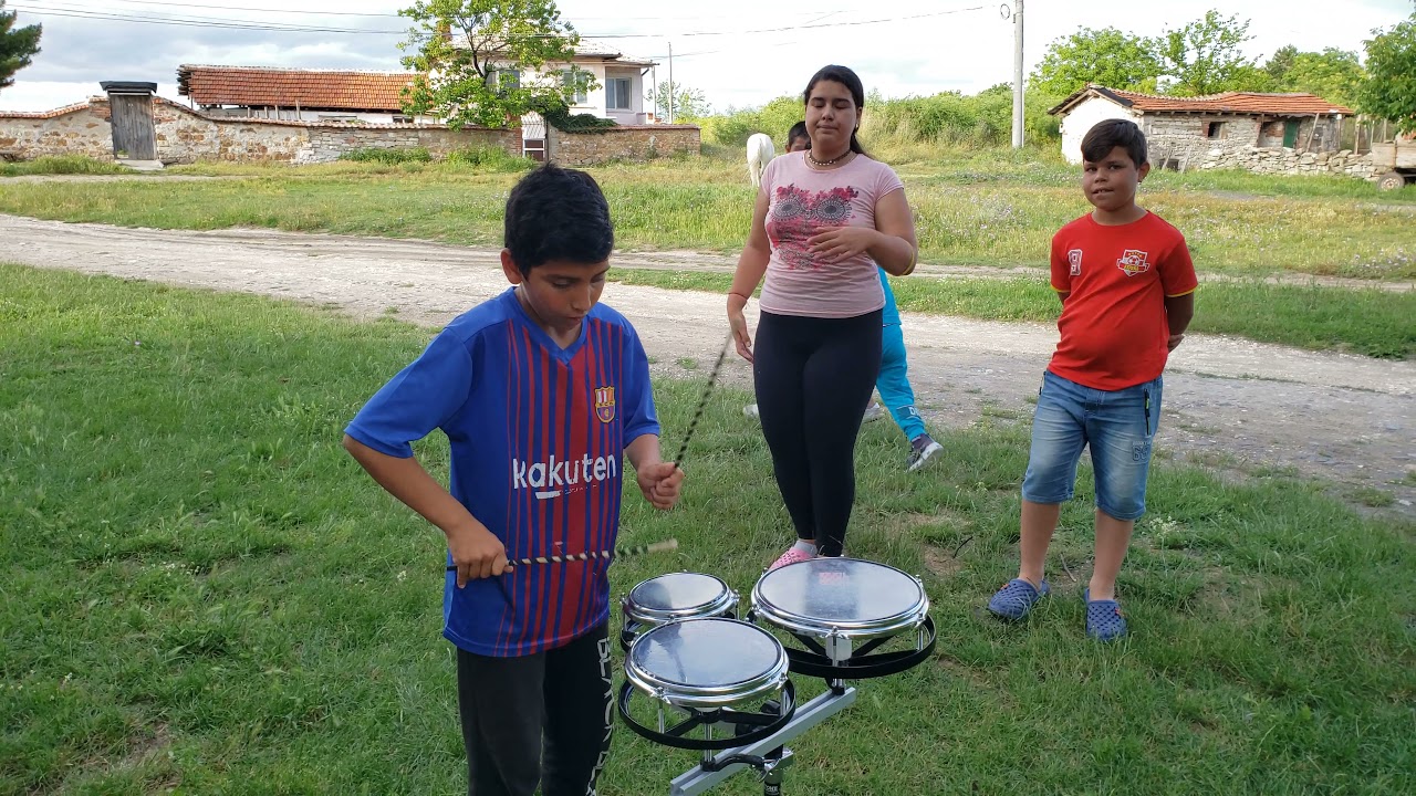 Рач Капур и (младши) бързата левачка 2-ра част - YouTube