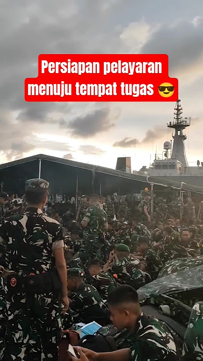 beginilah suasana di atas kapal sebelum berangkat pelayaran menuju tempat tugas #tni | topi pet TNI