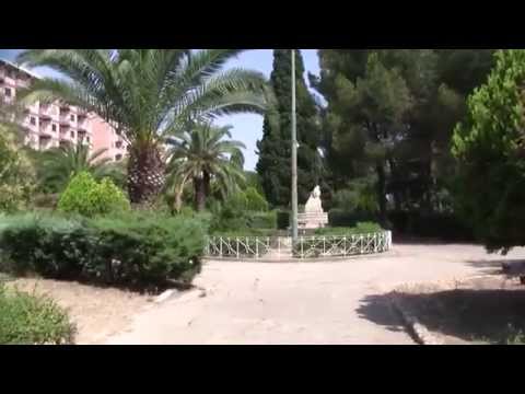Walking in a nature park in Italy 01 (Parco in Italia)