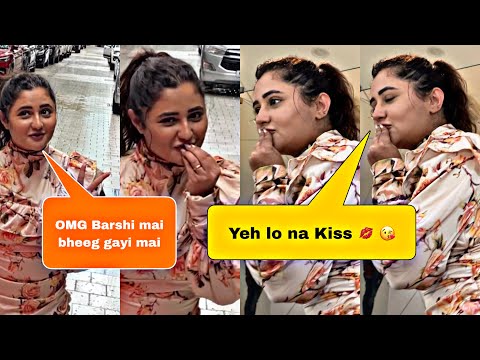 Rashmi Desai kiss to media while getting snapped