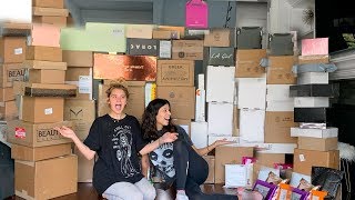 BIGGEST PR UNBOXING I EVER DONE. HUGE AMOUNT OF FREE MAKEUP