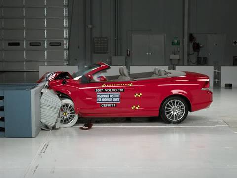 2007 Volvo C70 moderate overlap IIHS crash test