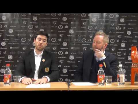 Presskonferensen efter Mora
