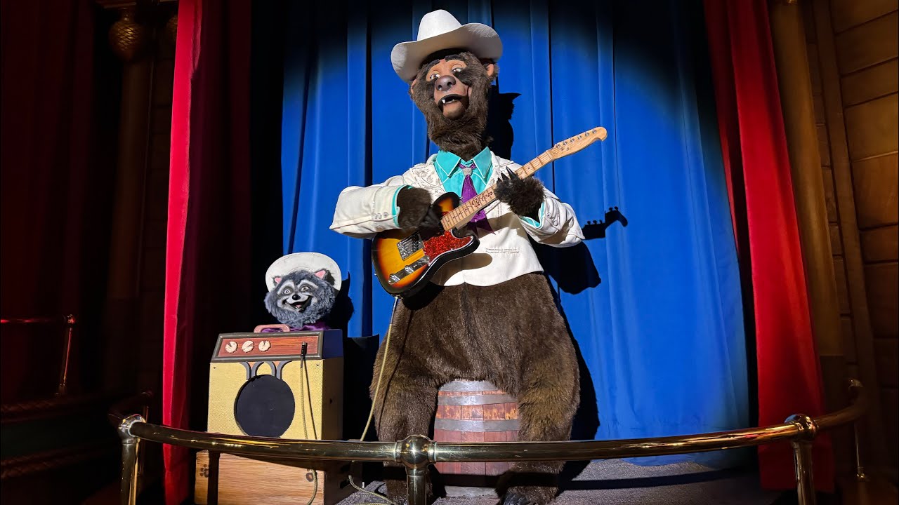 Country Bear Musical Jamboree | Henry & Sammy front row 