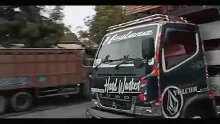 story'wa terbaru.truck muatan babi oleng