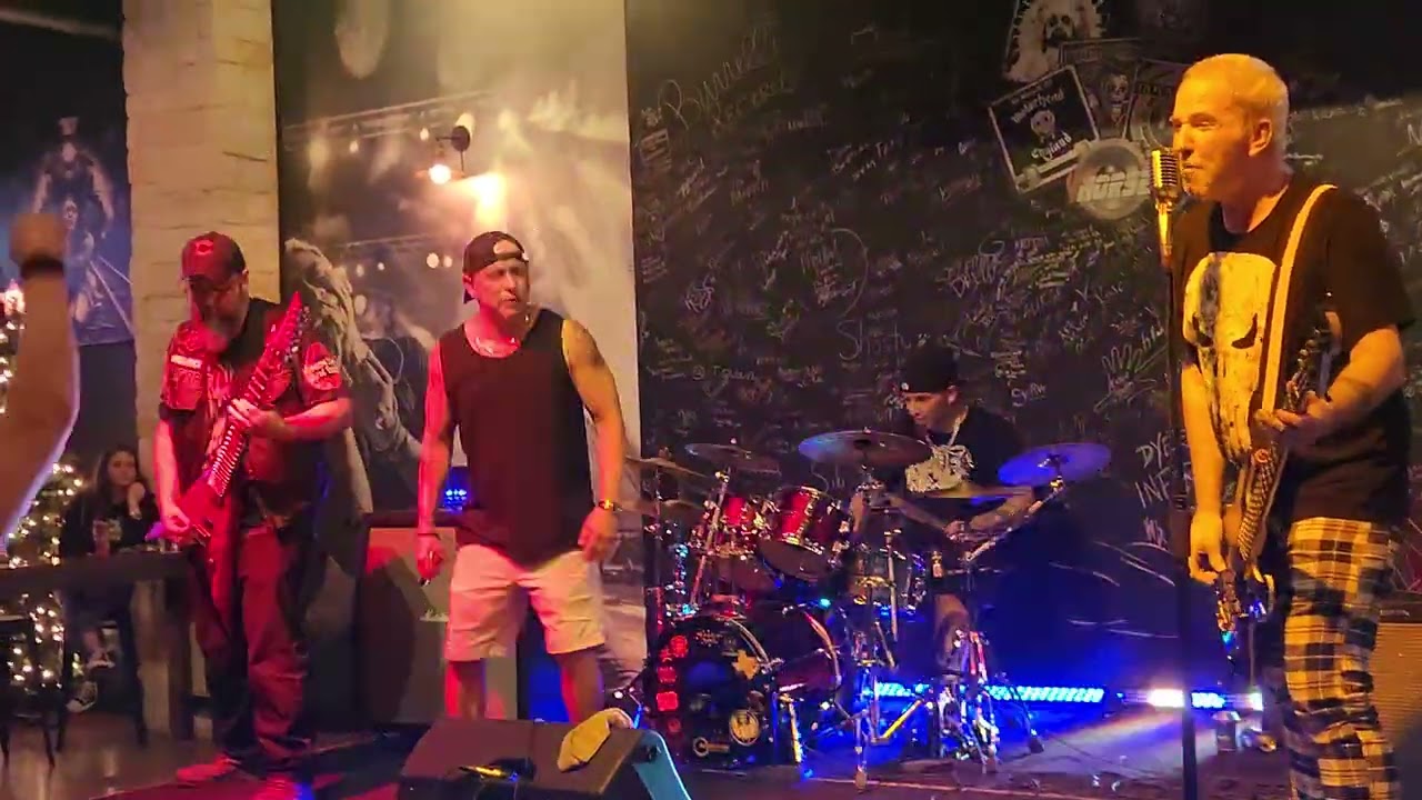 Антикризис среднего возраста — не кризис — Iron Horse Rock Bar — Вебстер, Техас, 27.12.2025