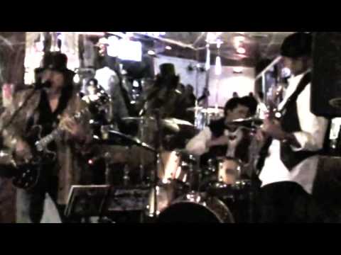 LenCat "Pack Fair & Square" LIVE at Blinky's Hallo...