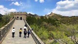 Live: The Great Wall welcomes visitors during Labor Day holiday八达岭长城有序迎接今年首批小长假游客