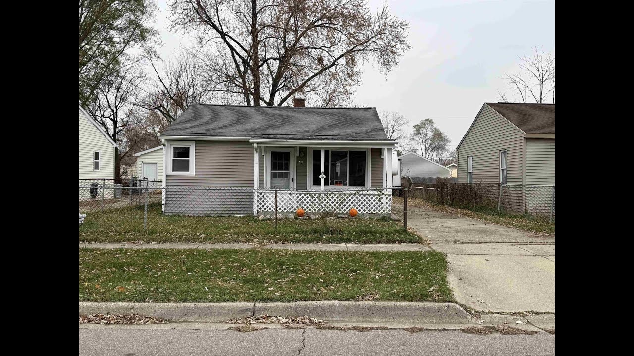 2069 E Parkwood Ave | Burton Real Estate