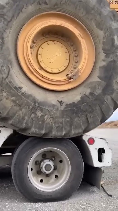 World's Largest Truck in Action - Extreme Mining Dump Truck