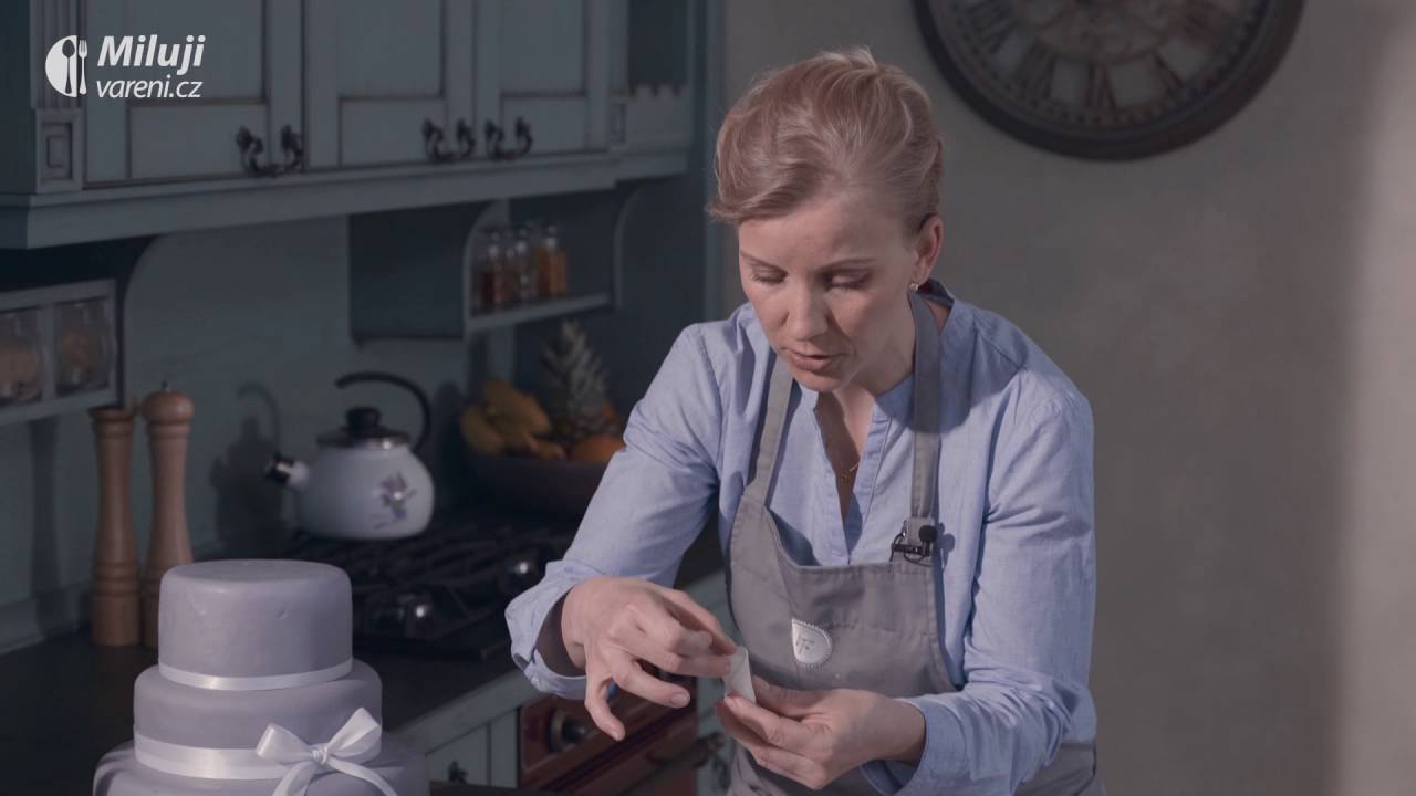 Naučte se tvořit krásné růžičky na dort - Milujivareni.cz