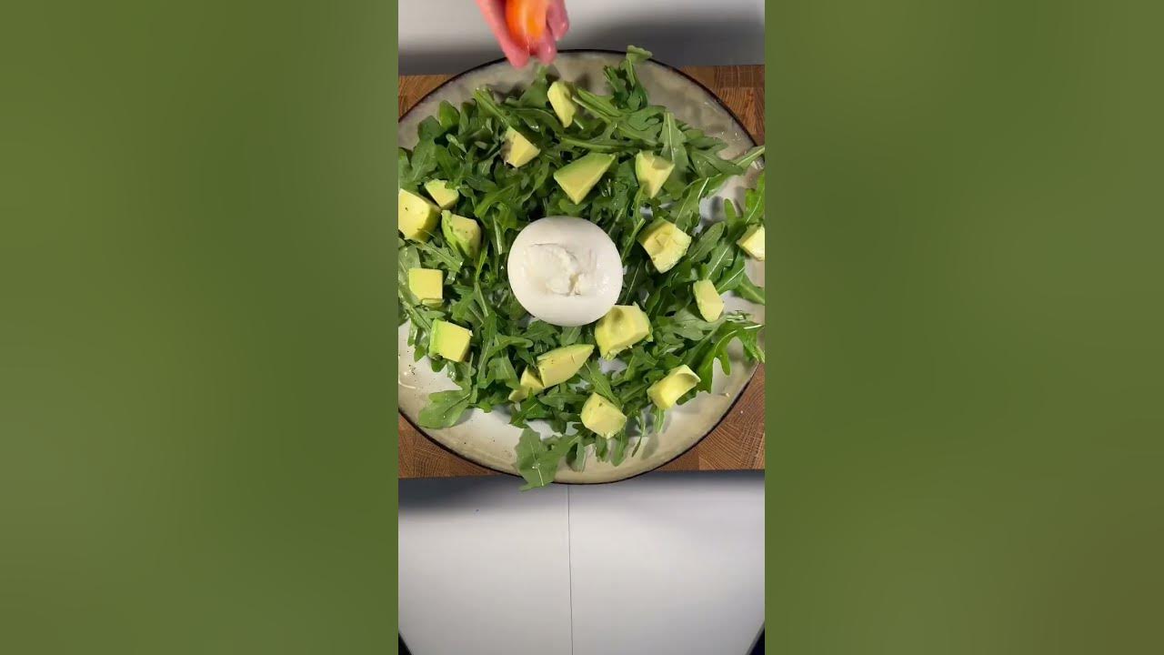 Салат с клубникой и бураттой #салат #быстрыерецепты #легкийсалат # ...