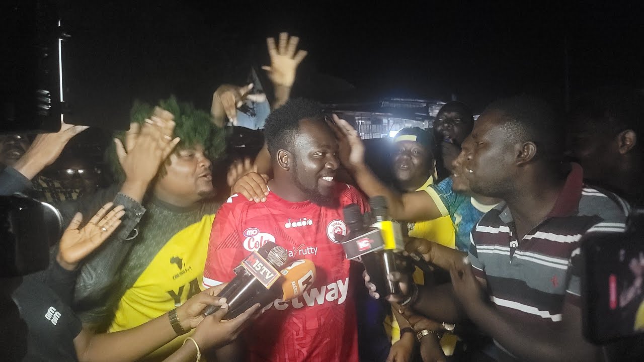 MASHABIKI WA YANGA WAWAZOMEA MASHABIKI WA SIMBA KUFUNGWA NAESPERANCE ...