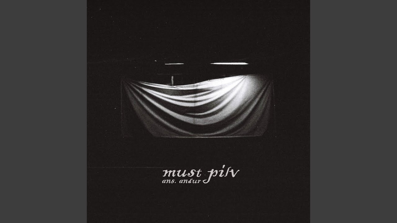 Must pilv