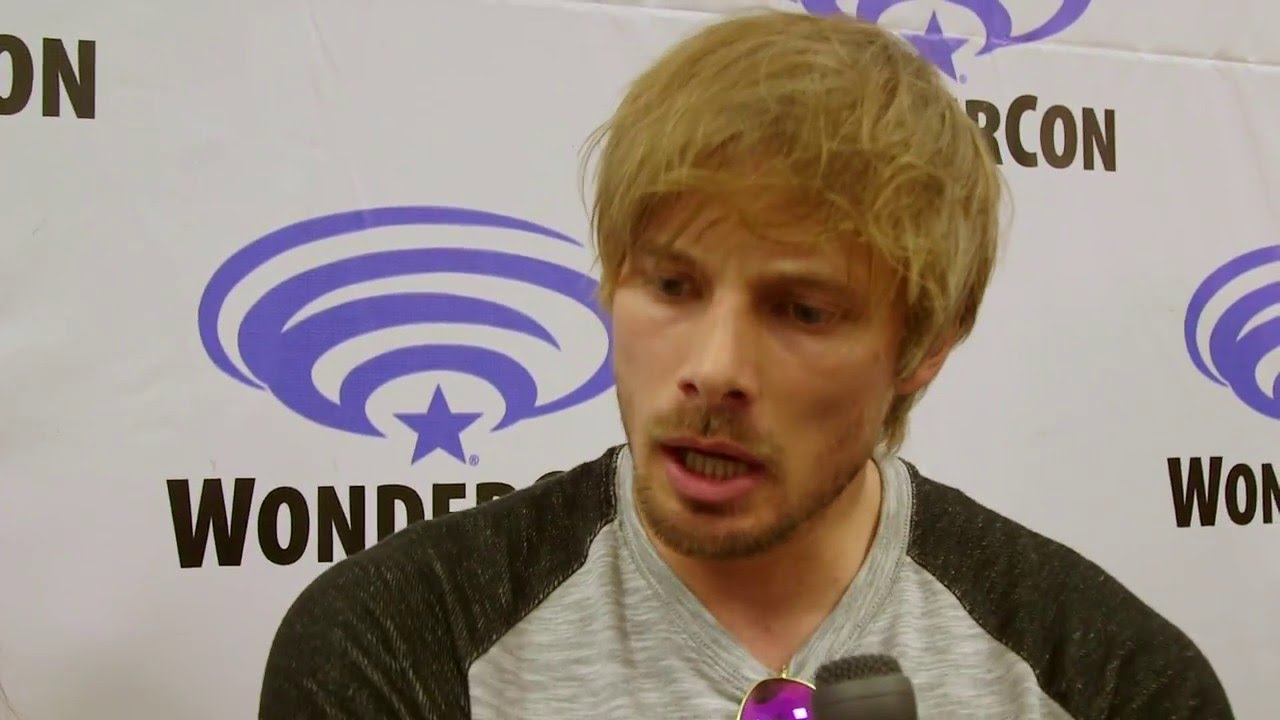 WonderCon 2016: Damien - Bradley James and Barbara Hershey