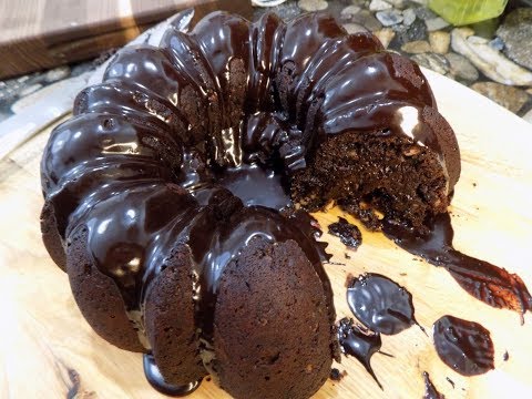 the-legendary-tunnel-of-fudge-cake-(in-a-cast-iron-bundt-pan)
