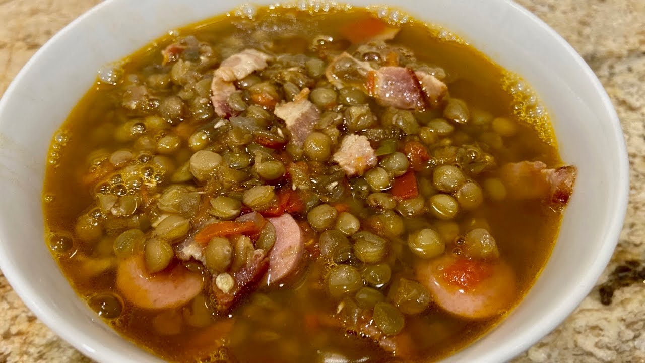 SOPA DE LENTEJAS CON TOCINO Y SALCHICHAS